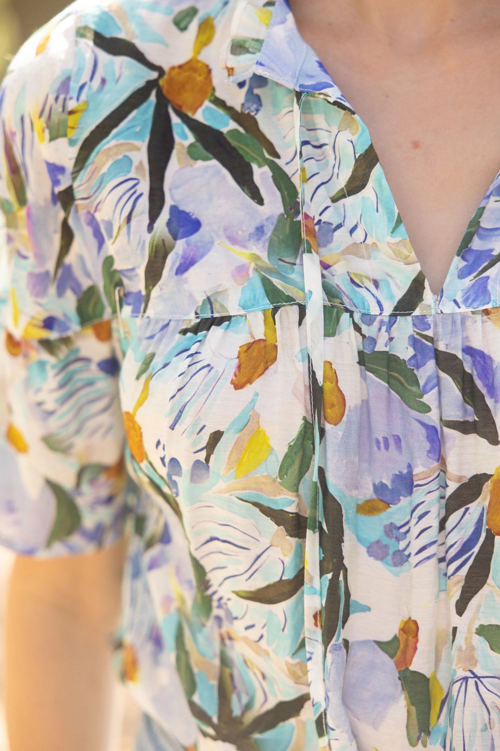 V Neckline Tie Front Blue Floral Print Top 35247