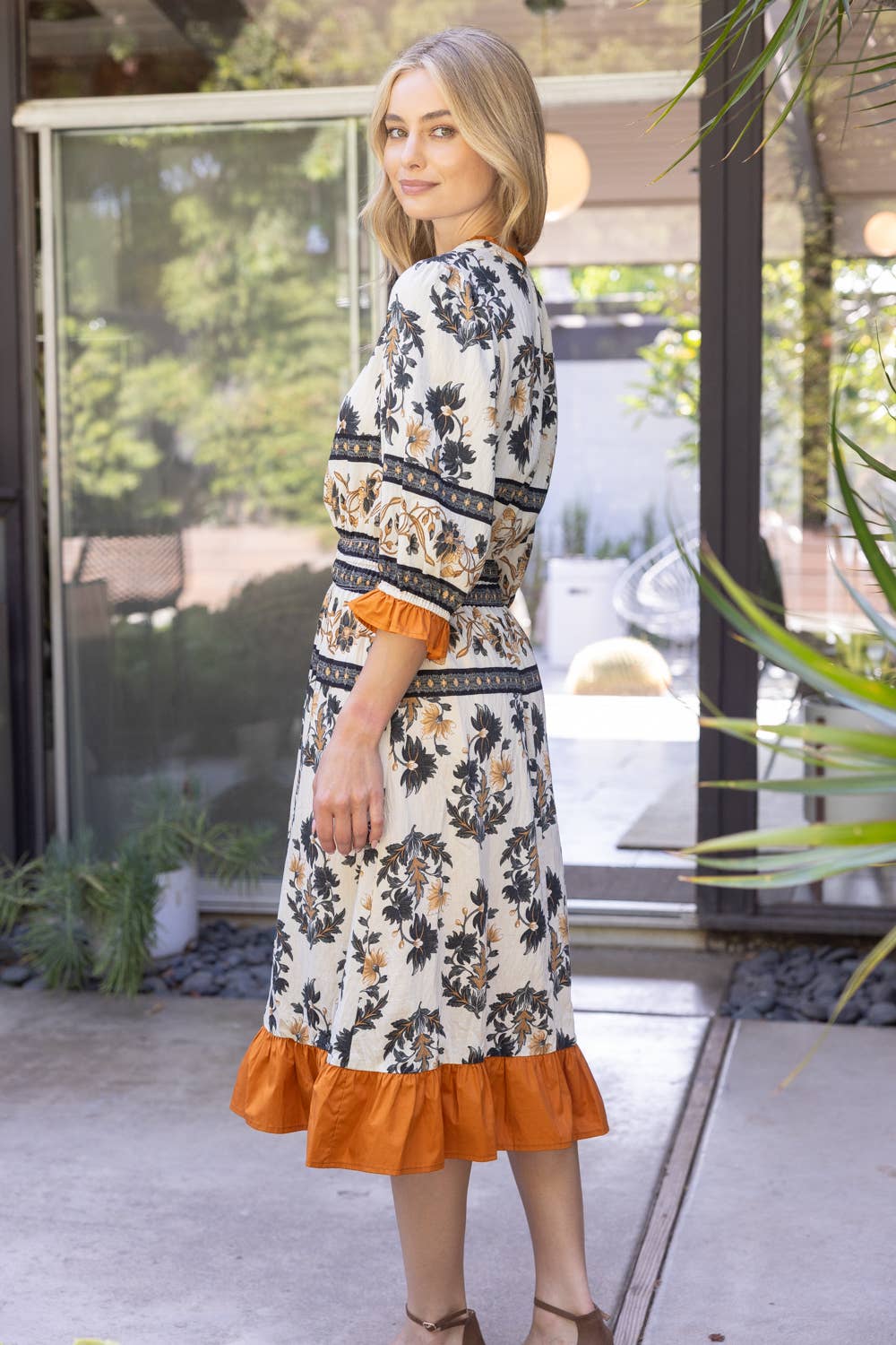 35864 Contrast Ruffled Cuff and Hem Floral Boarder Midi Dres: Cream / S